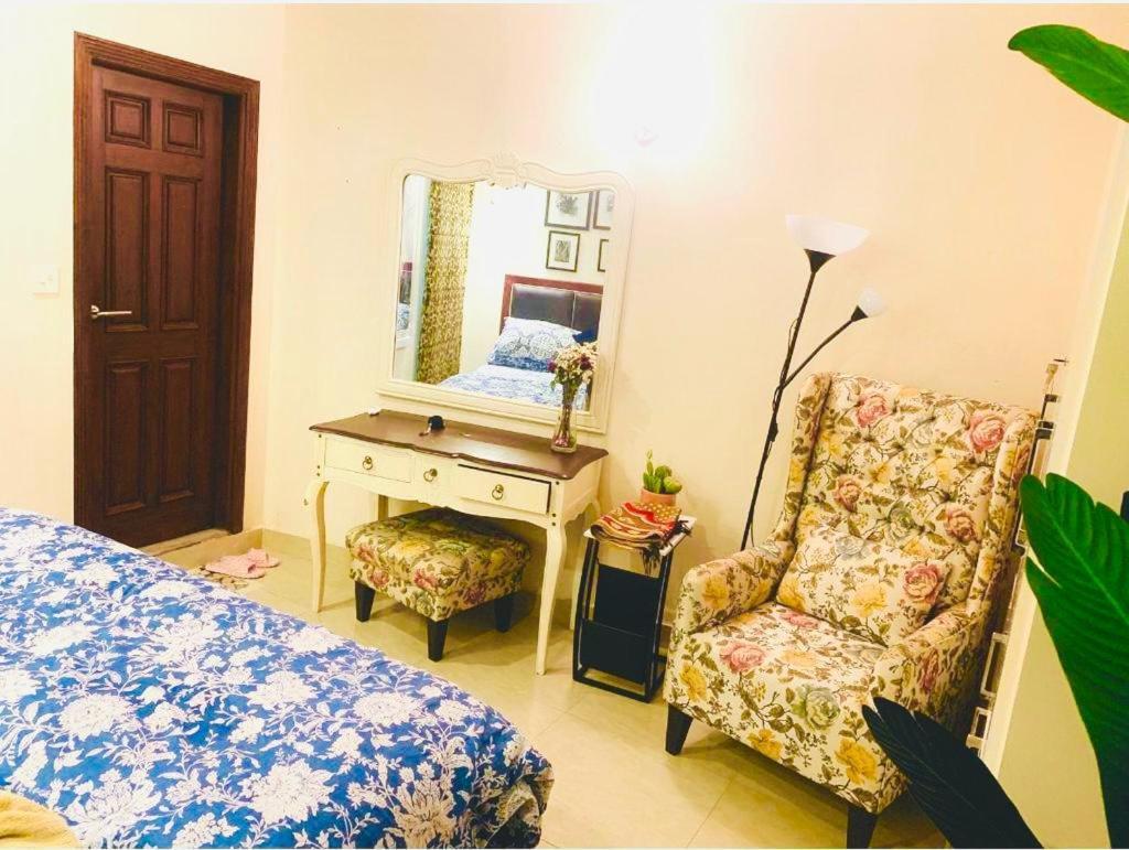 Stunning And Peaceful 1Bhk,Free Parking + Wifi Appartement Islamabad Buitenkant foto