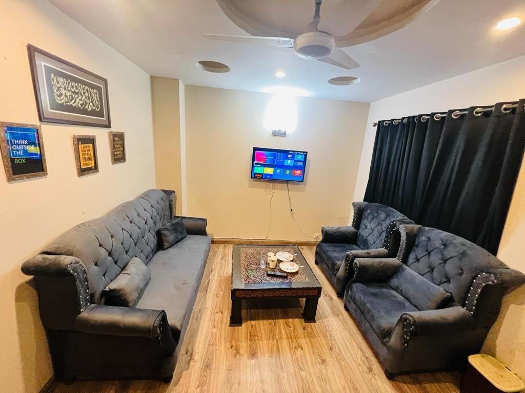 Stunning And Peaceful 1Bhk,Free Parking + Wifi Appartement Islamabad Buitenkant foto