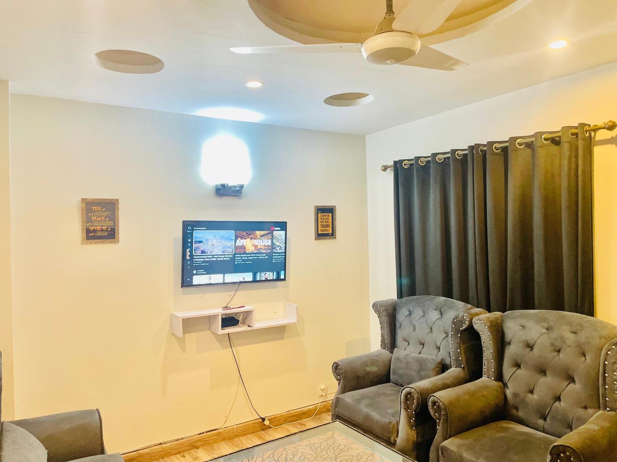 Stunning And Peaceful 1Bhk,Free Parking + Wifi Appartement Islamabad Buitenkant foto